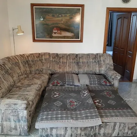 32 Foes Balatonlelle